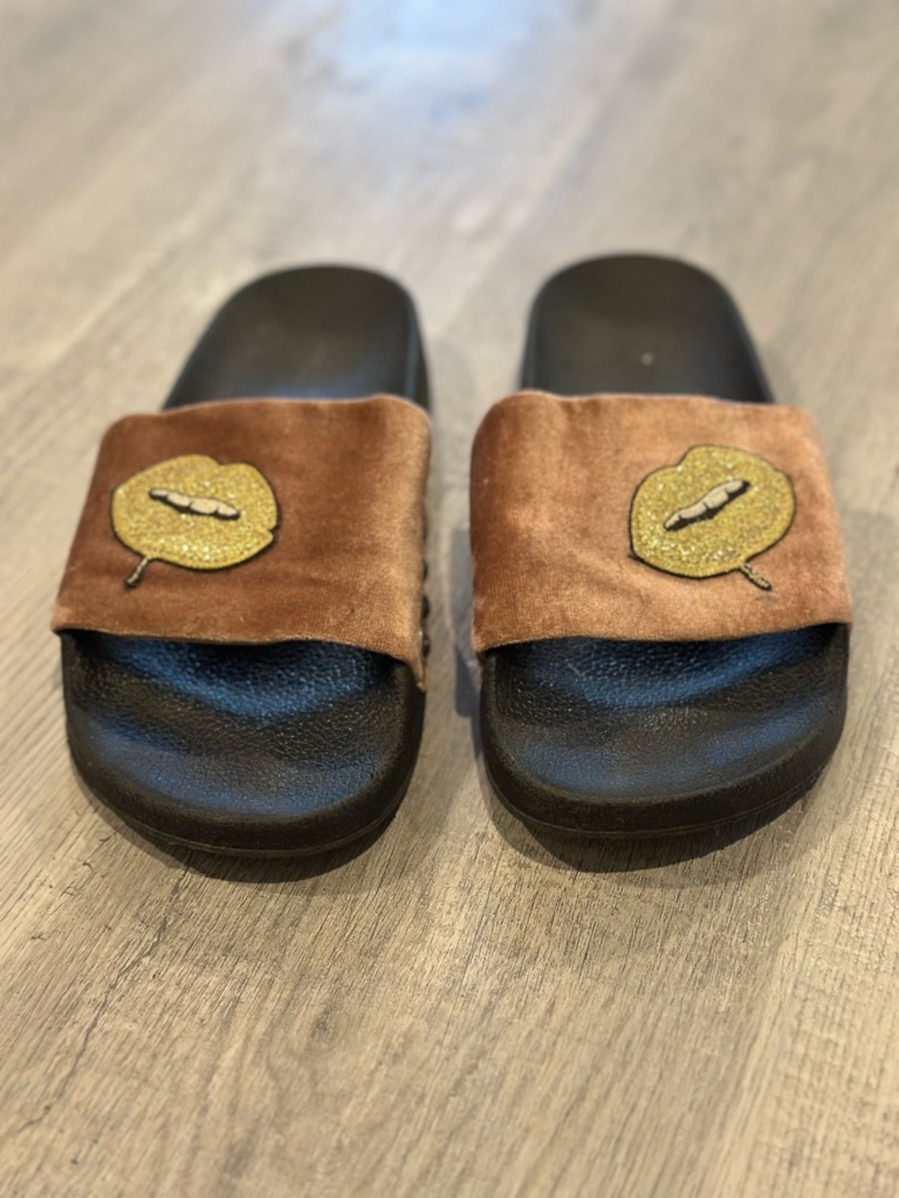 Steve Madden Brown Velvet Slide Sandals with Gold Glittery Lips